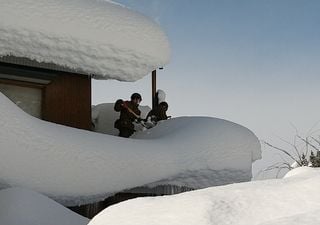 Intensa nevada deja atrapados en Japón