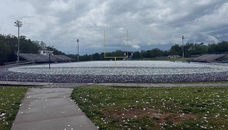 Impresionante tormenta con granizo del tama&ntilde;o de pelotas de b&eacute;isbol, dej&oacute; severos da&ntilde;os en Missouri, Estados Unidos