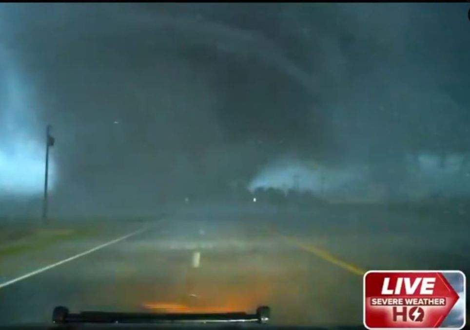 Beeindruckende Bilder von den Tornados, die Städte im Westen und Süden der USA verwüstet haben
