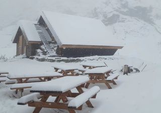 Ocurren Impresionantes nevadas cubren de blanco el suelo en varias partes de Europa