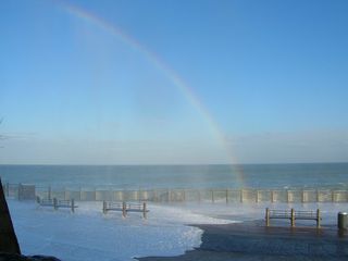 Impresionantes olas en el Paseo Nuevo de Donosita