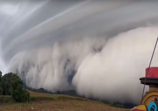 Impressionante nube a mensola in Thailandia precede gravi alluvioni: video