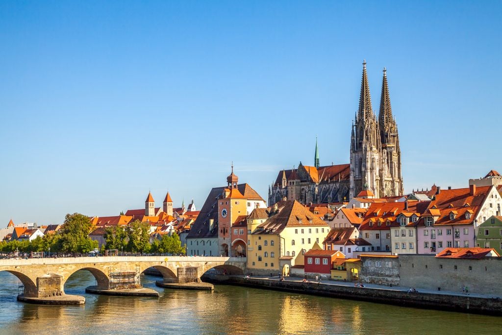 Regensburg Platz 2 geht nach Bayern: Auch Regensburg wird geliebt. Foto: Sina Ettmer/Adobe Stock