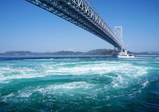 In questo Stretto del Giappone ogni giorno al cambio di corrente si formano i vortici marini più grandi della Terra