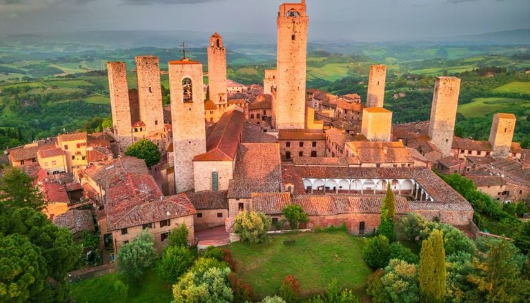In Toscana c'&egrave; una citt&agrave; medievale che sembra una Manhattan di pietra: perch&eacute; ha cos&igrave; tante torri?