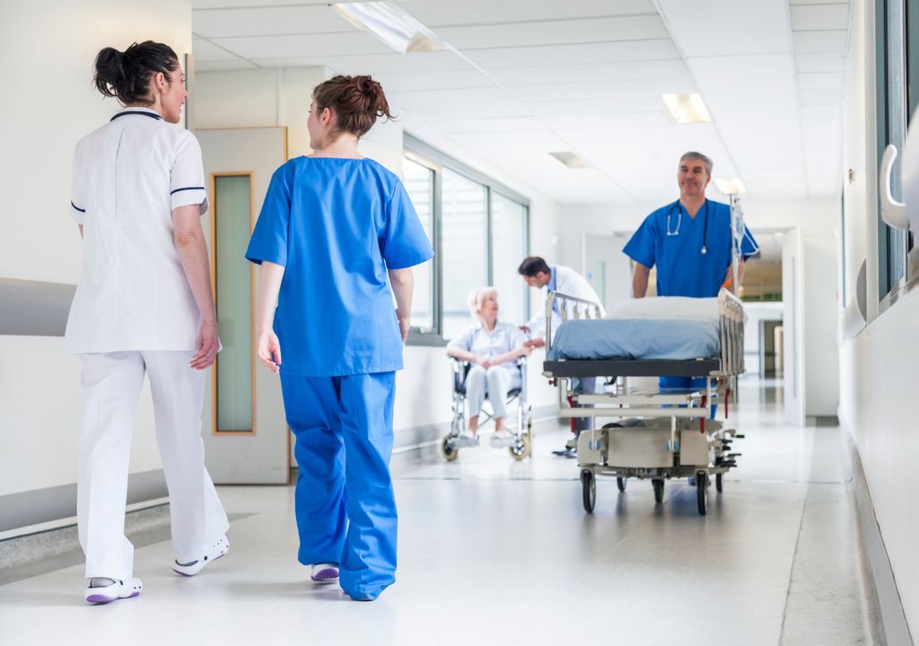 Das Schweizer Gesundheitssystem ist ähnlich teuer wie in anderen Ländern, doch stehen die Städte finanziell ein wenig besser da