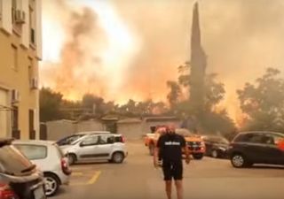 Les images impressionnantes des incendies en Sicile !