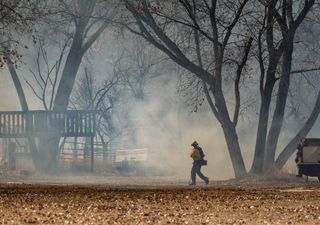 Incendio en el Parque Nacional de Jasper en Canadá podría seguir ardiendo durante meses