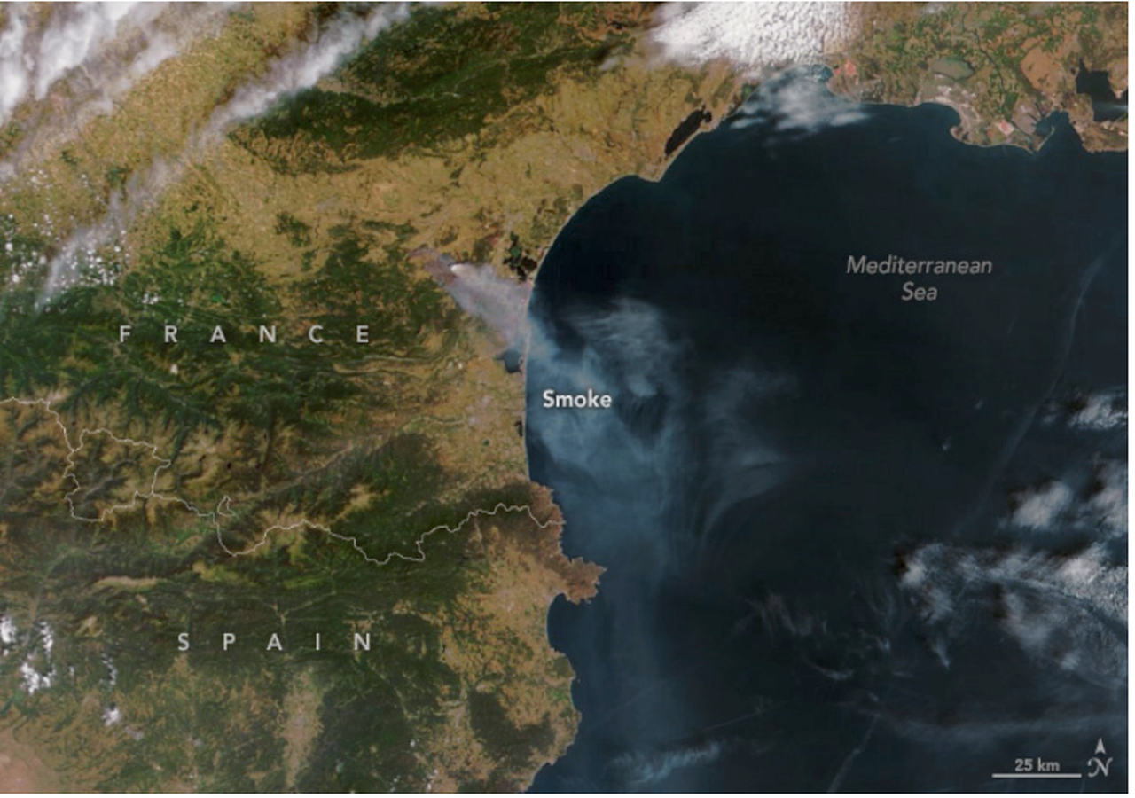 Un incendio forestal arrasa el sureste de Francia convirtiéndose en ...
