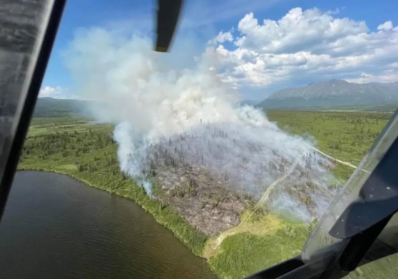 Vista aérea del incendio de Snodgrass. Fotografía: Justin S. S. (Gerente de helicópteros DOF)