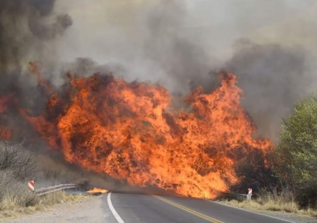 Incendios forestales Córdoba fuego humo evacuados