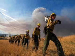 Enormes incêndios florestais deixam um cenário caótico na Califórnia