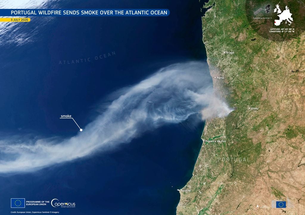 La columna de humo procedente de los incendios del noroeste de Portugal fue claramente visible desde el espacio el 3 de julio de 2026. Crédito: Unión Europea, imágenes de Copernicus Sentinel-3.