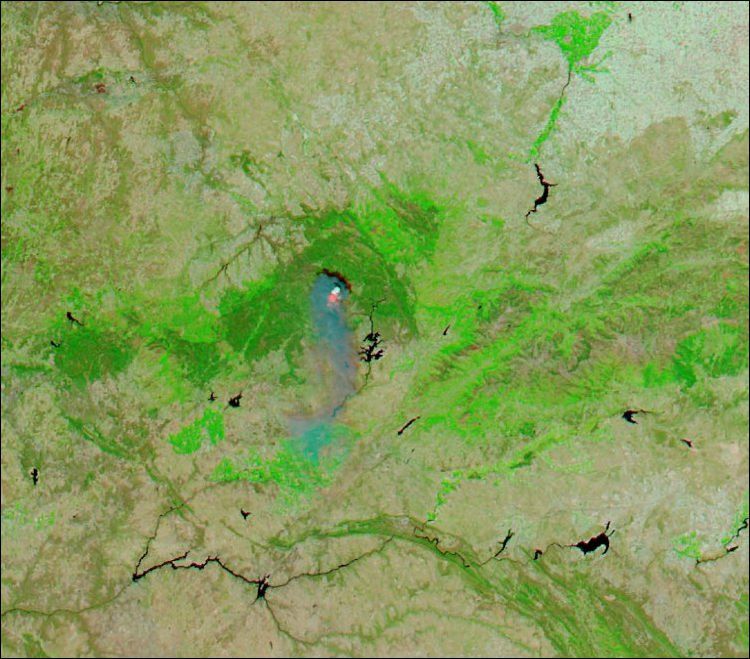Imagen realzada del sensor MODIS del 23 de julio de 2012 Imagen realzada del sensor MODIS del 23 de julio de 2012. Ver texto para detalles. Fuente: NASA.