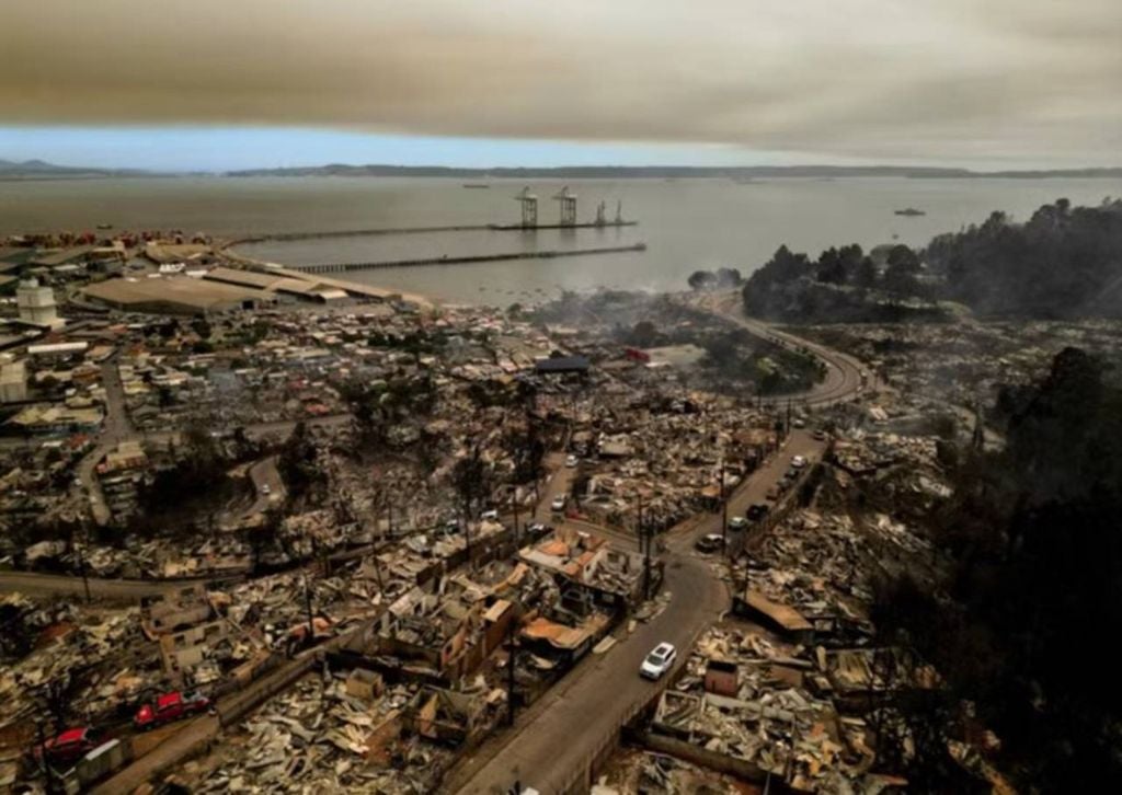 Cidade de Concepción, no Chile, após um incêndio florestal na região de Biobío, ontem, 18 de janeiro. Crédito: REUTERS/Juan Gonzalez.
