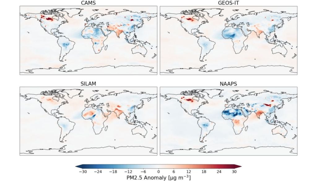 ¿Dónde hubo más (y menos) contaminación en 2025? Anomalía de partículas finas (PM2.5) respecto del promedio histórico, según cuatro modelos atmosféricos. Rojo indica más contaminación de lo normal y azul, menos (Fuente: OMM).