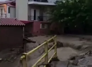 Alptraum in Griechenland, neue Überschwemmungen nur drei Wochen nach dem Sturm Daniel: hier sind die Videos!