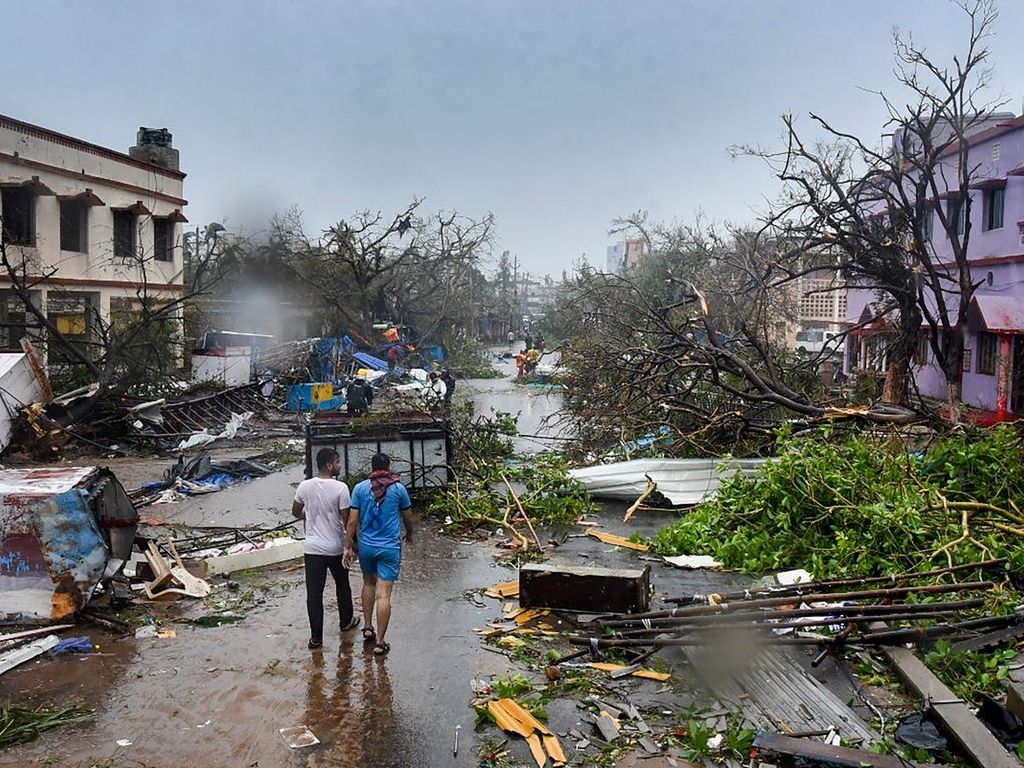 ciclón Fani destrozos evacuados India