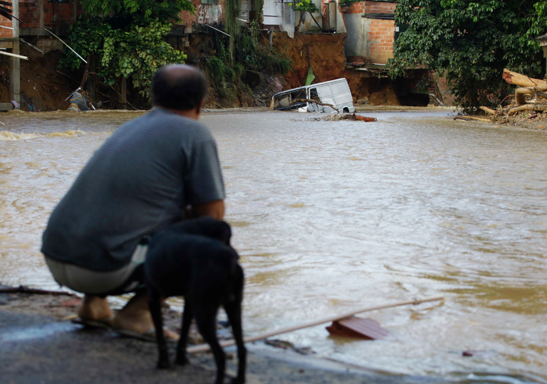 &Iacute;ndice de chuva extrema dispara com ZCAS no Brasil: quase 400 mm at&eacute; s&aacute;bado, 24; veja as &aacute;reas em risco