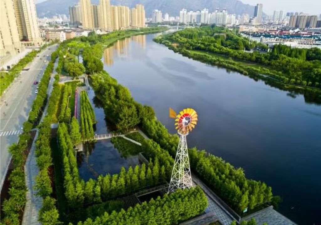 Projeto de cidade-esponja em Zhejiang, na China, visa reter água da chuva no dentro das próprias cidades, diminuindo enchentes/alagamentos e garantindo reserva hídrica. Créditos: Reprodução/G1/Turenscape.