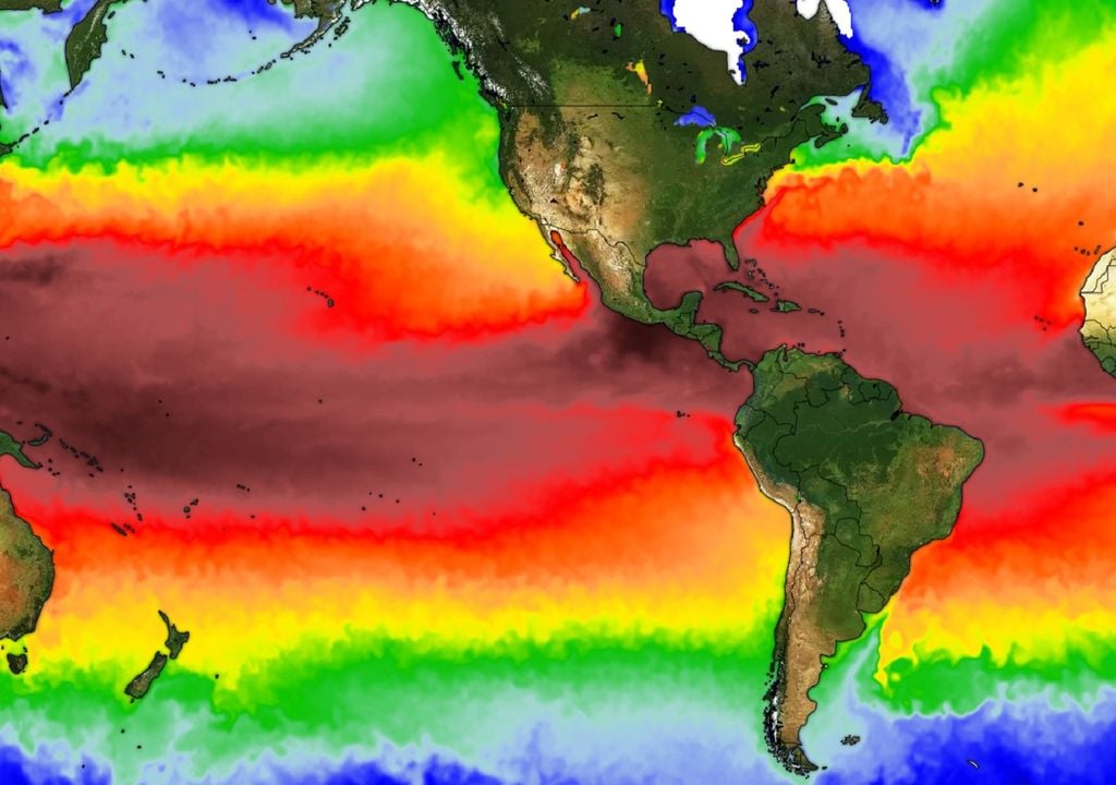 mapa de temperaturas nos oceanos, mostrando valores altos na zona tropical