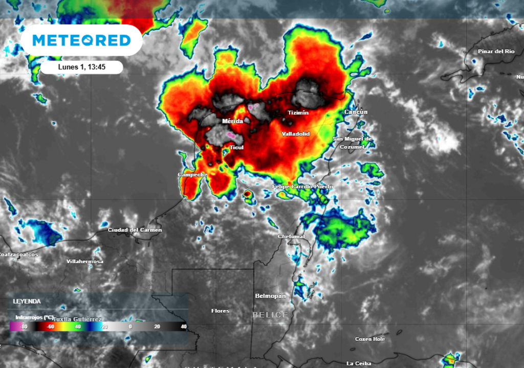 Las tormentas más intensas se presentan sobre Yucatán, dejando lluvias fuertes, rayos frecuentes y posibles encharcamientos.