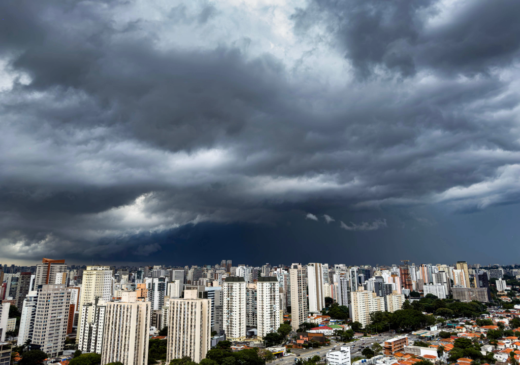 Confira as áreas em alerta para tempestades.