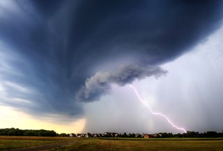 Tormentas y mucha calima en el inicio de Semana Santa debido a Evelyn