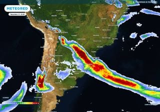 INMET emite alerta vermelho para chuva volumosa e tempestades em SC e RS nesta ter&ccedil;a-feira