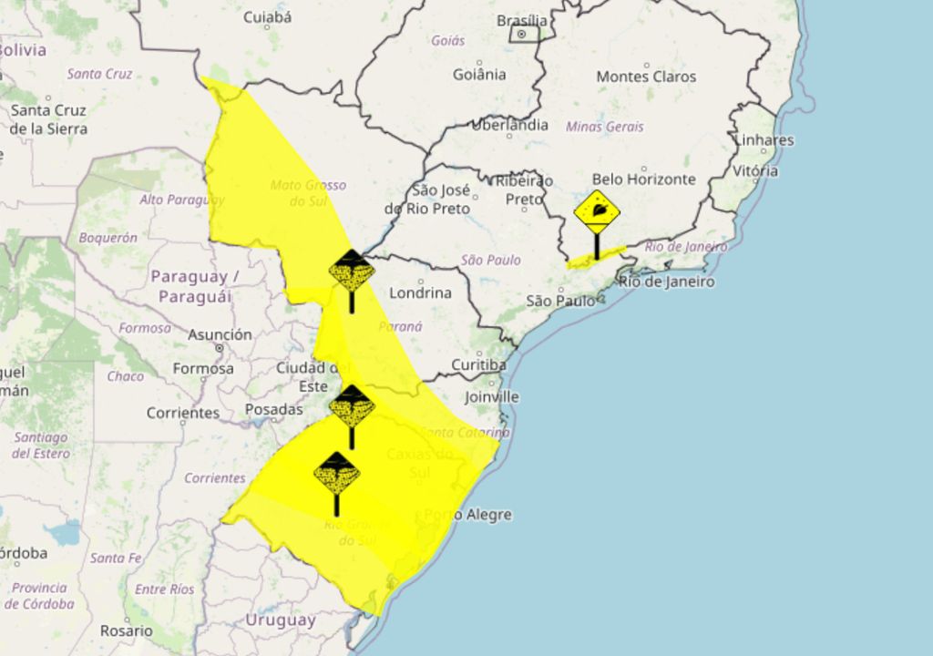 Mapa de alertas emitidos pelo INMET para o domingo.