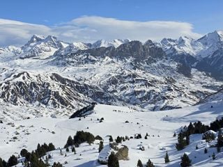 Generadores de nieve artificial para cotas bajas: la gran apuesta de las estaciones de esquí españolas para sobrevivir