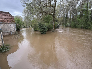 Inondations en Nouvelle-Aquitaine : des records vieux de 30 ans battus, regardez les dernières images impressionnantes