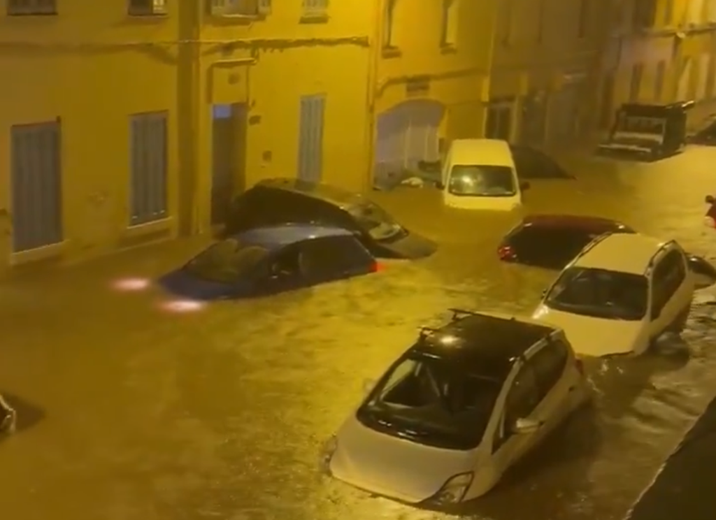 De nombreux secteurs urbanisés du Var se sont retrouvés sous plusieurs dizaines de centimètres d'eau dimanche soir, comme à Toulon.