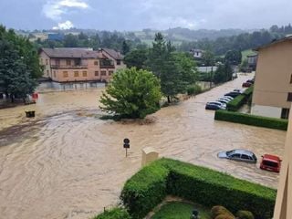 Inondations et orages : les images des violentes intempéries aux États-Unis, en Italie et en France