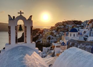 Inquiétude énorme en Grèce : que se passe-t-il sur l'île de Santorin, frappée par plusieurs centaines de séismes ?