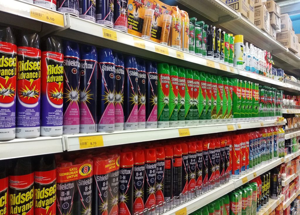 La vente, l’usage et la détention des insecticides devraient être interdits pour les jardiniers amateurs depuis 2018.