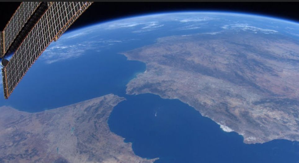 Первое фото земли из космоса