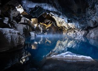 Insolite : des scientifiques découvrent une source d'eau vieille de 2 milliards d'années .. et la goûtent.