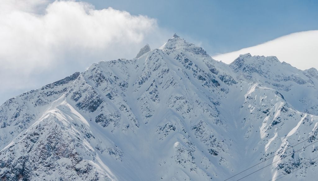 Elbrouz L'Elbrouz est le plus haut sommet d'Europe continentale, culminant à 5 643 mètres d'altitude dans le Caucase