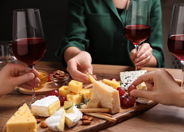 Insolite : pourquoi consommer beaucoup de fromage pourrait favoriser des cauchemars fréquents ?