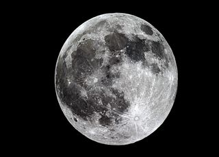 Insolite : pourquoi une météorite retrouvée sur la Lune relance le mystère de l'origine de l'eau sur Terre ?