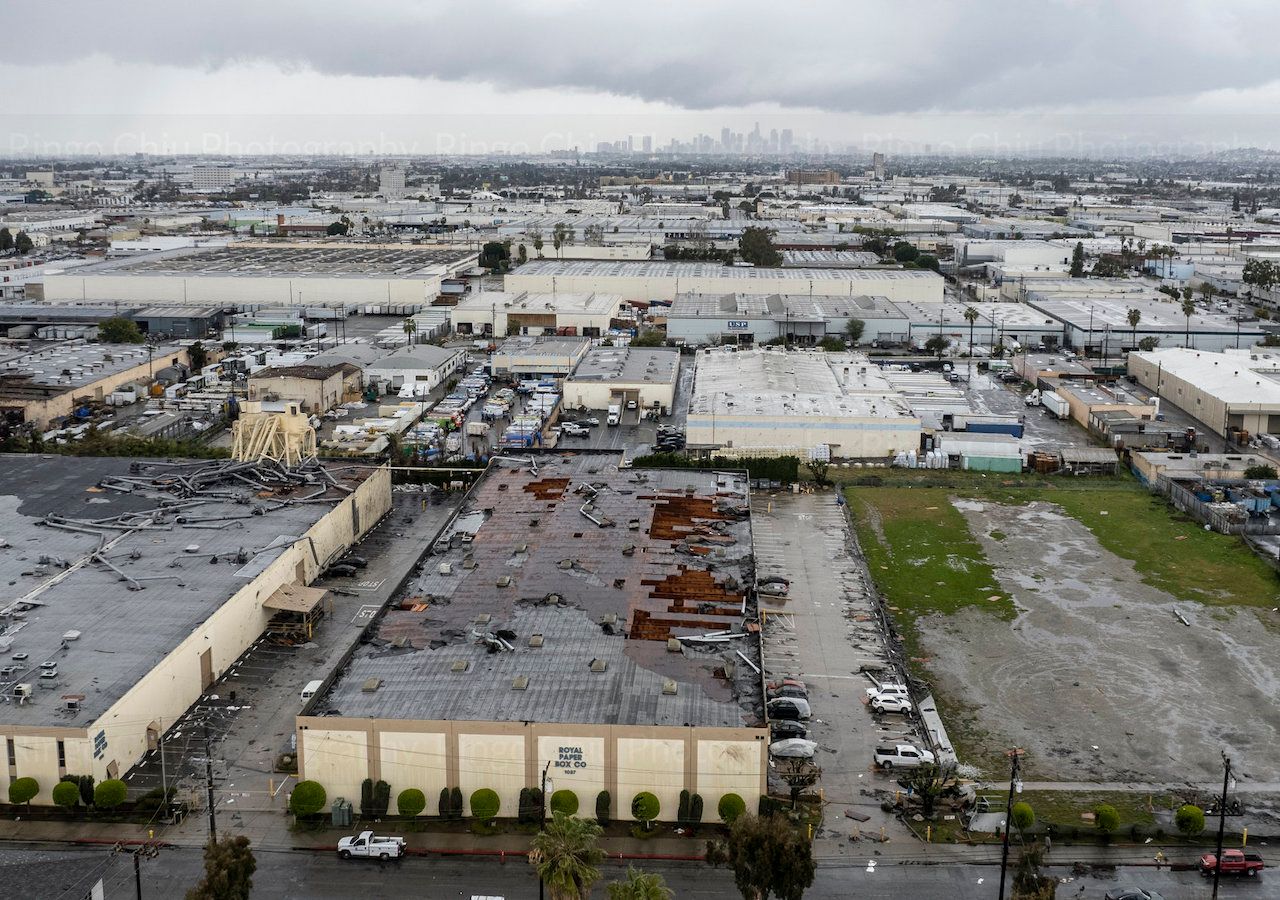 Insólitos tornados EF1 y EF0 ocasionan destrucción en el Sur de California