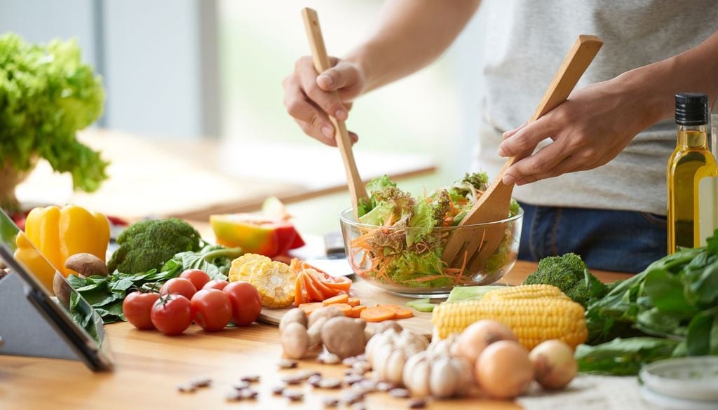 dieta e integratori Correggere il piano alimentare spesso è sufficiente per dare al corpo tutti gli elementi di cui ha bisogno
