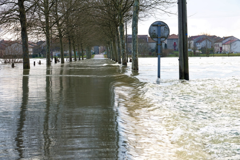 Avec ces pluies intenses, le risque d'inondations est important avec des cours d'eau en crue à prévoir samedi. Avec ces pluies intenses, le risque d'inondations est important avec des cours d'eau en crue à prévoir samedi.