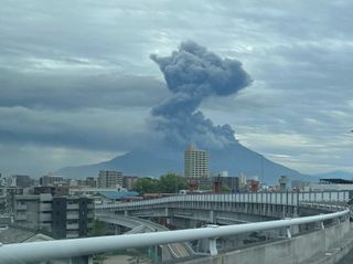 Intensa actividad volcánica del Sakurajima cubrió de ceniza diversas regiones de Japón