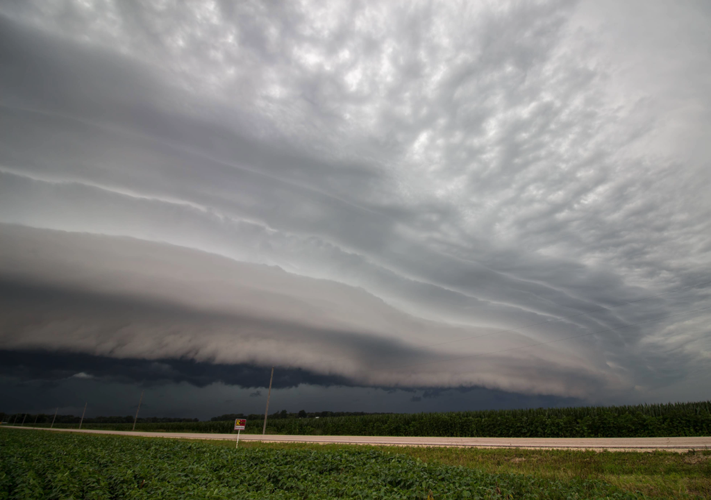A primeira frente fria da segunda quinzena de novembro será intensa, com tempestades severas, chuvas extremas e rajadas de vento no centro-sul. A primeira frente fria da segunda quinzena de novembro será intensa, com tempestades severas, chuvas extremas e rajadas de vento no centro-sul.
