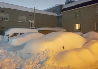 Severe snowfall causes chaos in Japan