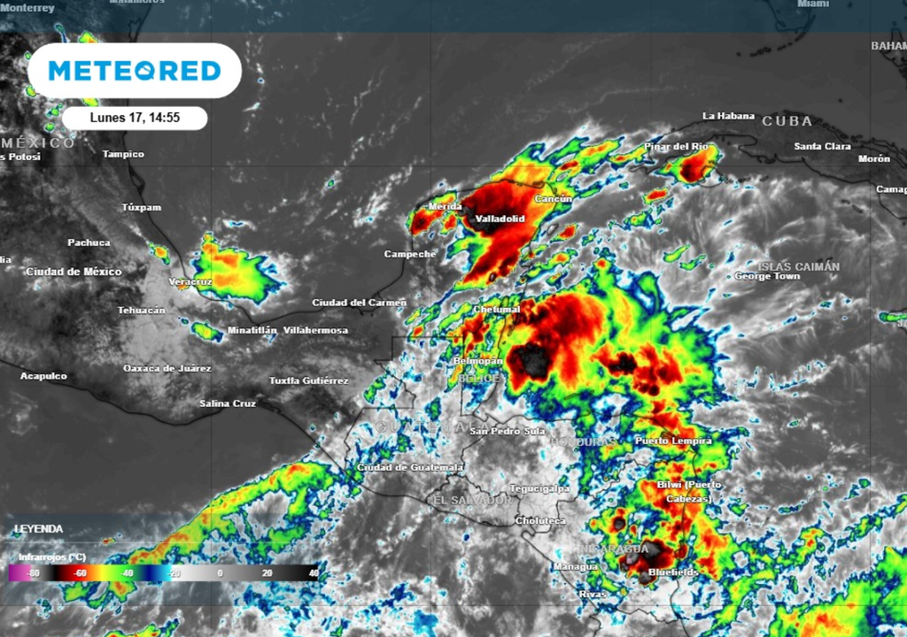 Torments Intensa onda tropical llegando a la Península de Yucatán.