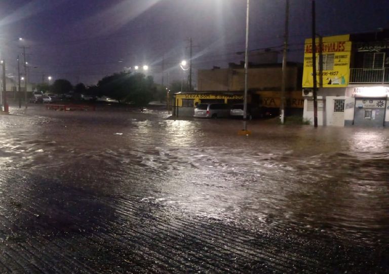 Fuertes lluvias y actividad eléctrica en Monterrey Fuertes lluvias y actividad eléctrica en Monterrey