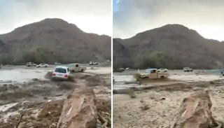 Intensas tormentas activan wadis en Arabia Saudita: vehículos fueron arrastrados por la fuerza del agua